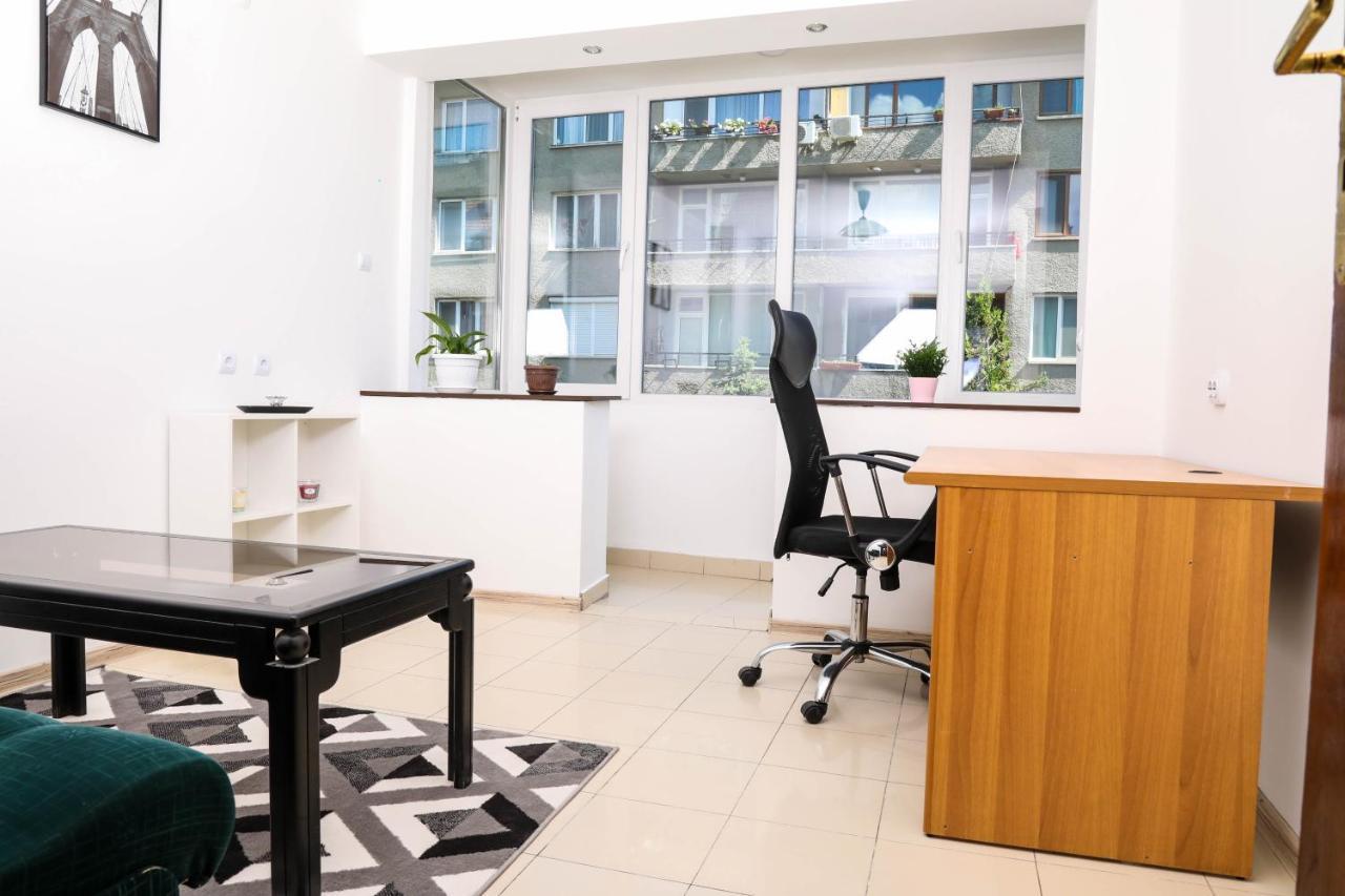 Krichim Apartments,Three-Bedroom, Large Apartment, Top Center София Экстерьер фото