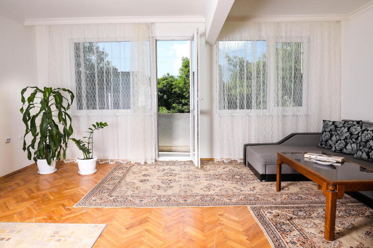 Krichim Apartments,Three-Bedroom, Large Apartment, Top Center София Экстерьер фото